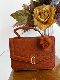 Bolsa com chaveiro pompom M