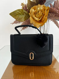 Bolsa com chaveiro pompom M