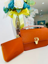 Bolsa espaçosa com carteira, e alça
